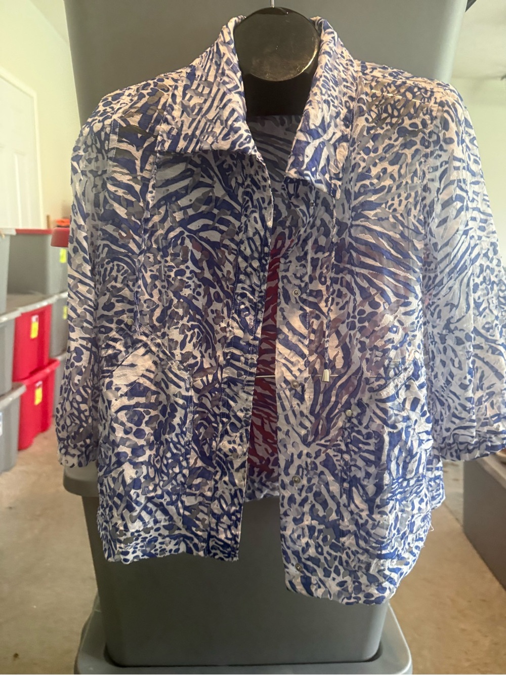 Lightweight Blue & White Animal Print Button Jacket p32